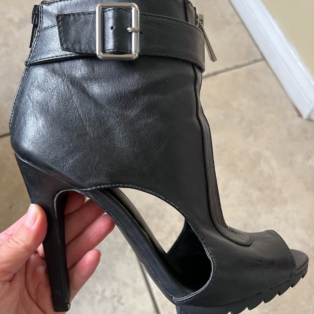 Charlotte Russe black leather open toe booties. Zip-up heels. Pumps. size 8